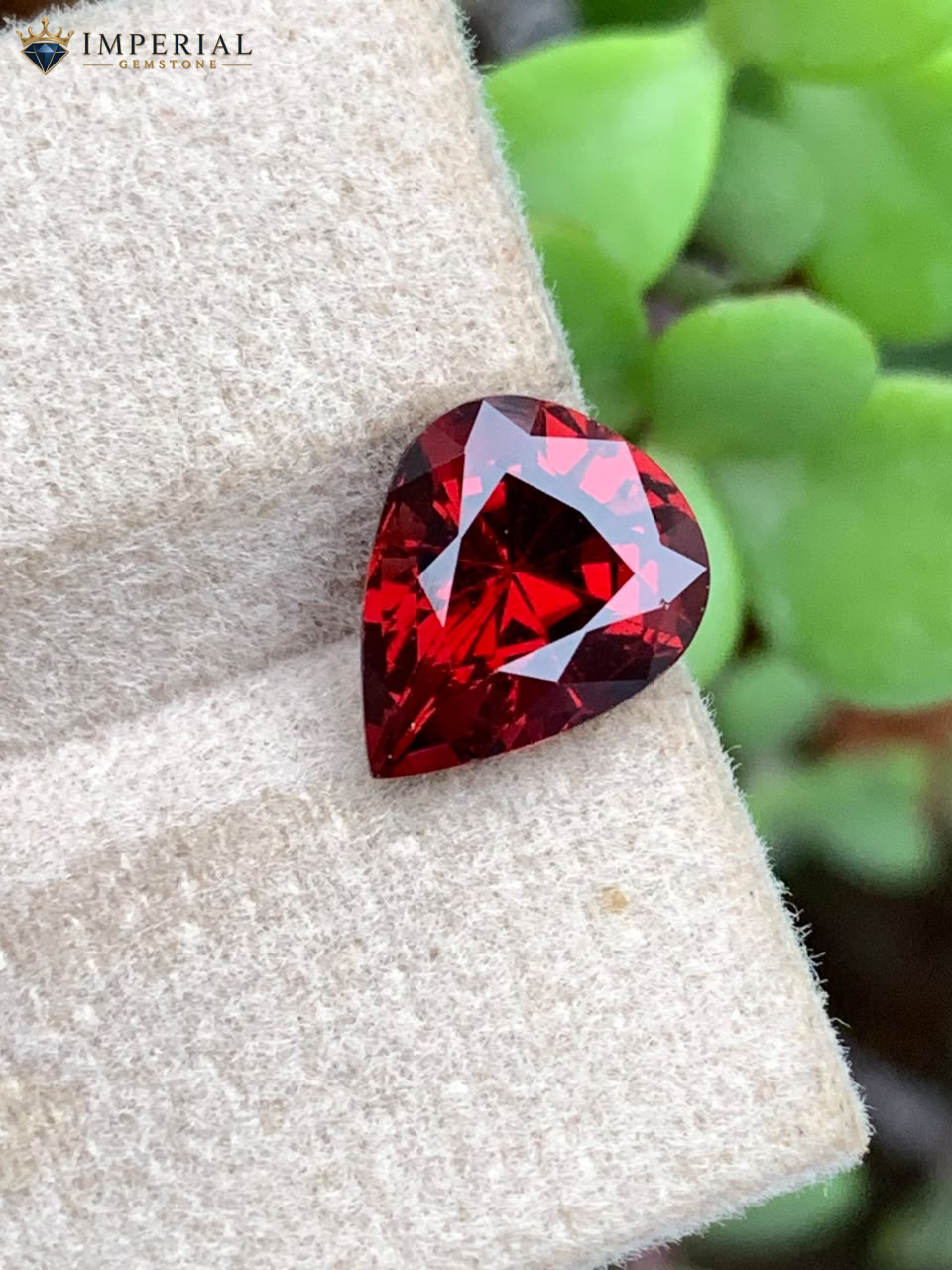2.95 Carats Natural Rhodolite Garnet Gemstone Tanzania 2.95 Carats Natural Rhodolite Garnet Gemstone Tanzania - Main View