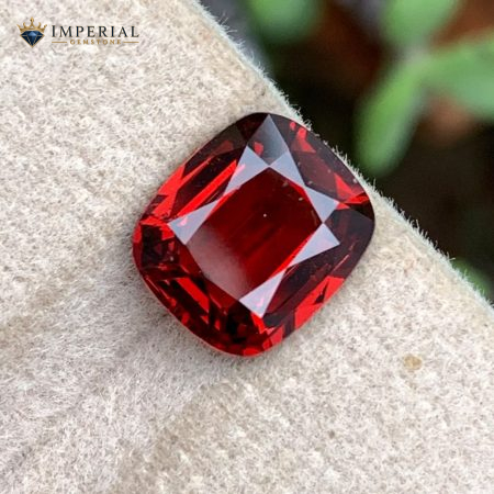 3.00 Carats Natural Rhodolite Garnet Gemstone Tanzania - Main View
