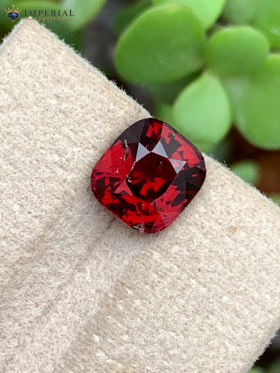 3.25 Carats Natural Rhodolite Garnet Gemstone Tanzania 3.25 Carats Natural Rhodolite Garnet Gemstone Tanzania - Main View