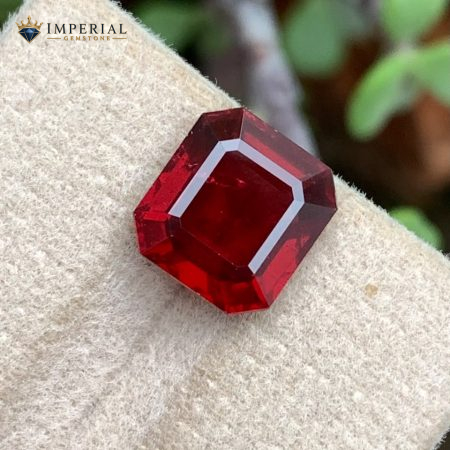 4.60 Carats Natural Rhodolite Garnet Gemstone Tanzania - Main View