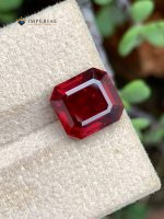 4.60 Carats Natural Rhodolite Garnet Gemstone Tanzania - Front View 1