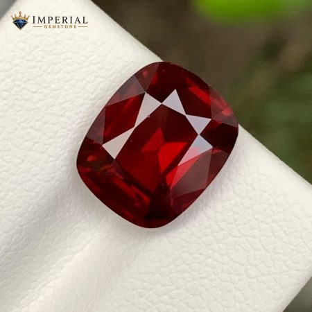 6.10 Carats Natural Rhodolite Garnet Gemstone from Tanzania - Main View
