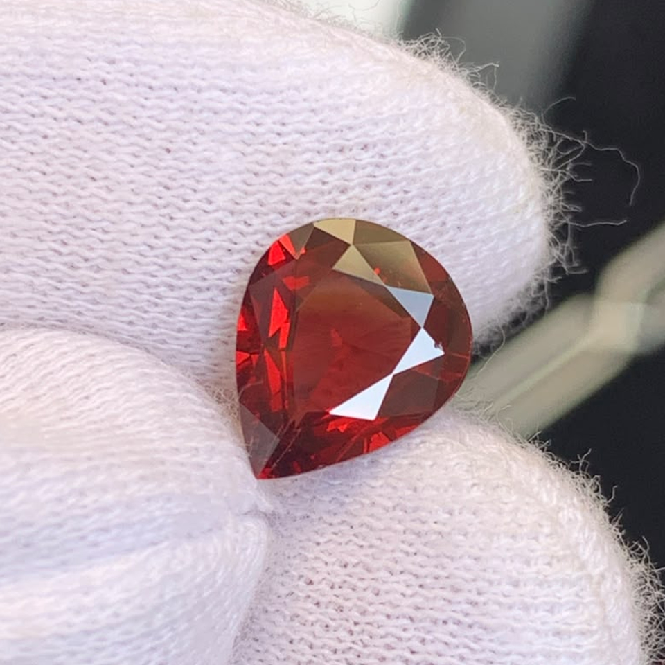 2.55 ct Natural Rhodolite Garnet VVS2 Loose Gemstone1 2.55 ct Natural Rhodolite Garnet VVS2 Loose Gemstone