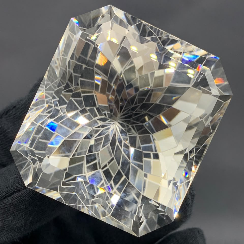 817.05 ct Natural Clear Quartz Flawless Collector Gemstone1 817.05 ct Natural Clear Quartz Flawless Collector Gemstone