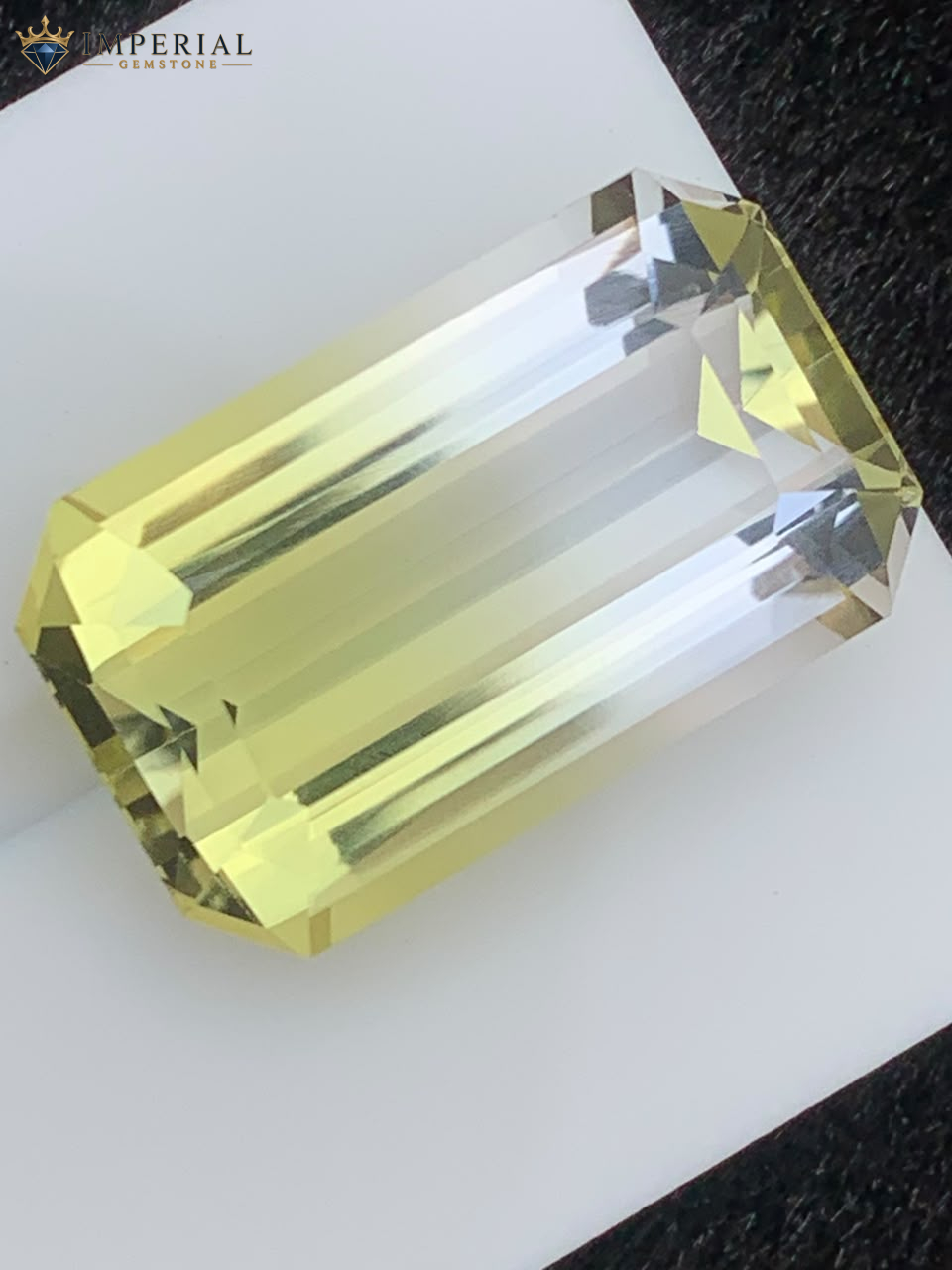 22.05 Carat Natural Bi-Color Lemon Quartz Brazil 22.05 Carat Natural Bi-Color Lemon Quartz Brazil