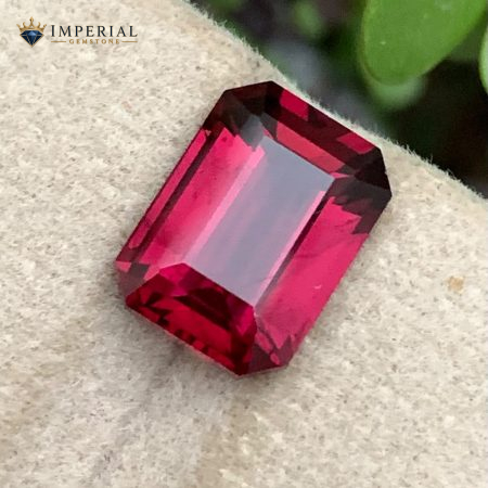 5.40 Ct Natural Rhodolite Garnet Purple Octagon Cut Gemstone - Main View