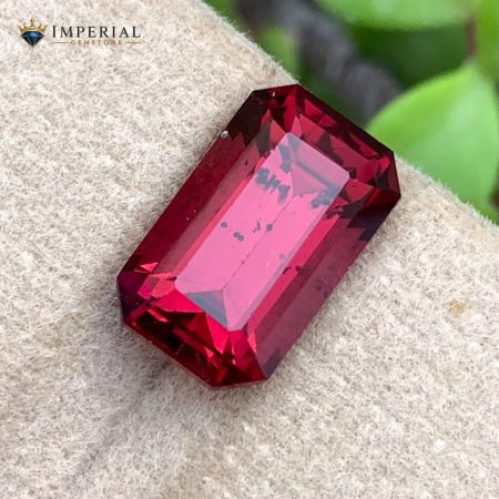 5.70 Ct Natural Rhodolite Garnet Purple Octagon Gemstone - Main View