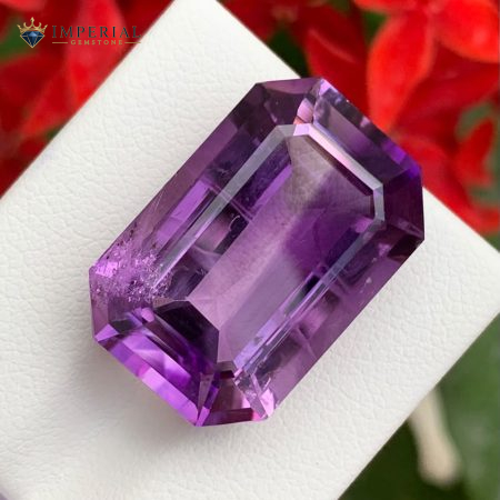 20.00 Carats Natural Amethyst Emerald Step Cut SI2 Brazil