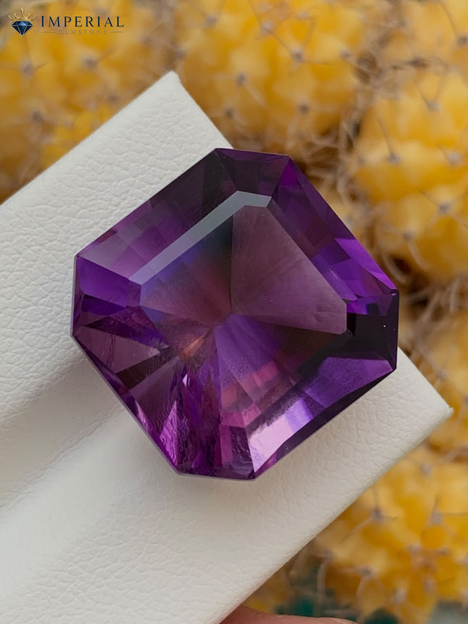 22.85 Carats Natural Amethyst Cushion Cut VVS2 from Brazil 22.85 Carats Natural Amethyst Emerald Cut VVS2 from Brazil
