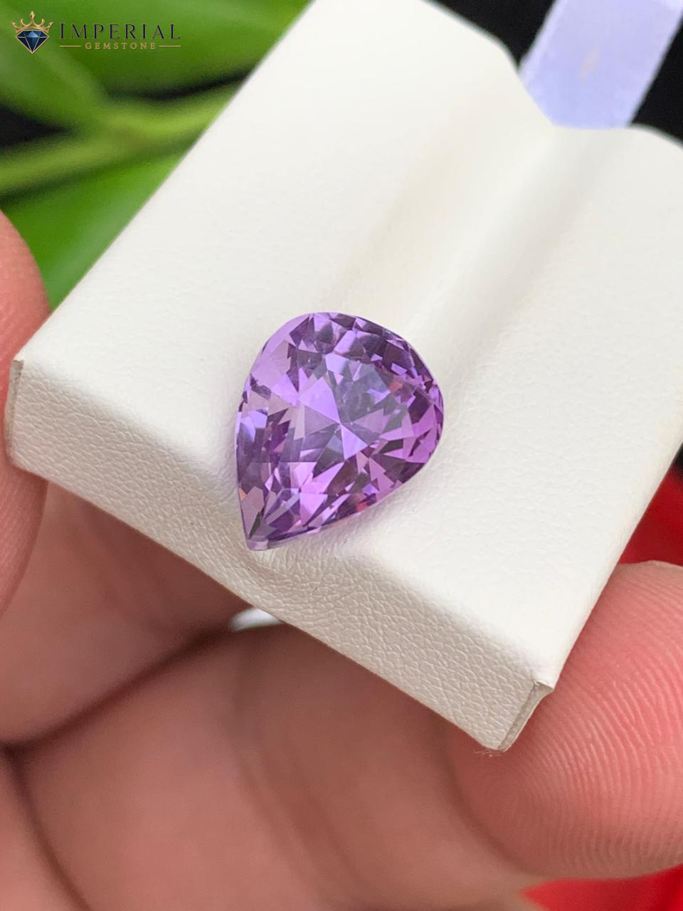 4.85 Carats Natural Amethyst Pear Cut VVS2 from Brazil 4.85 Carats Natural Amethyst Pear Shape VVS2 from Brazil - Front Angle View