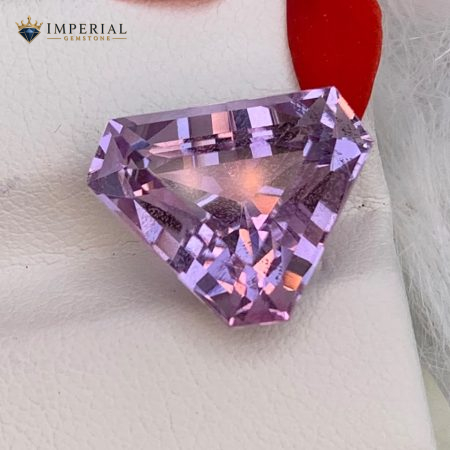 7.65 Carats Natural Amethyst Trillion Cut SI1 from Brazil