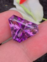 9.85 Carats Natural Amethyst Trilliant Cut VVS1 from Brazil