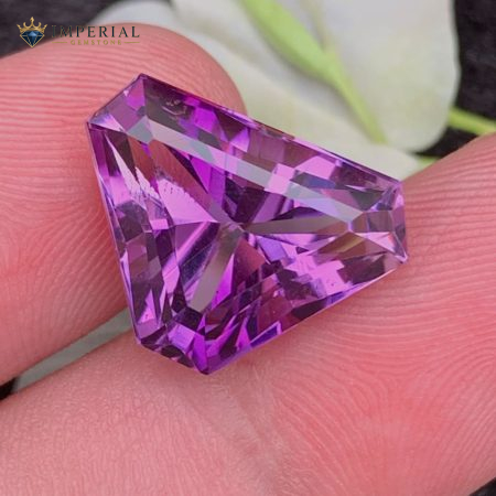 9.85 Carats Natural Amethyst Trilliant Cut VVS1 from Brazil
