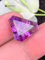 9.85 Carats Natural Amethyst Trilliant Cut VVS1 from Brazil