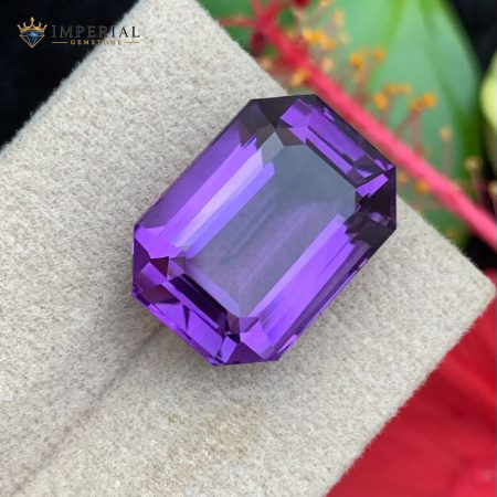 14.80 Carats Natural Amethyst Emerald Cut Flawless From Brazil - Front View