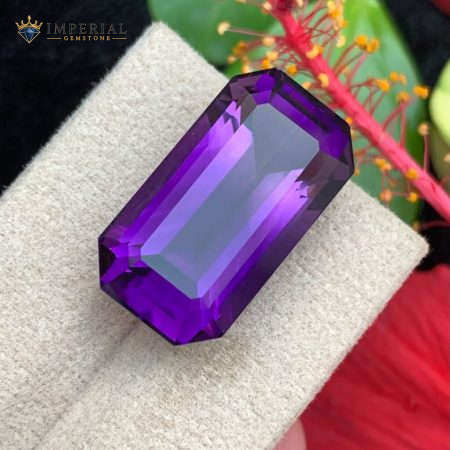 25.20 Carats Natural Amethyst Emerald Cut Flawless From Brazil - Front View