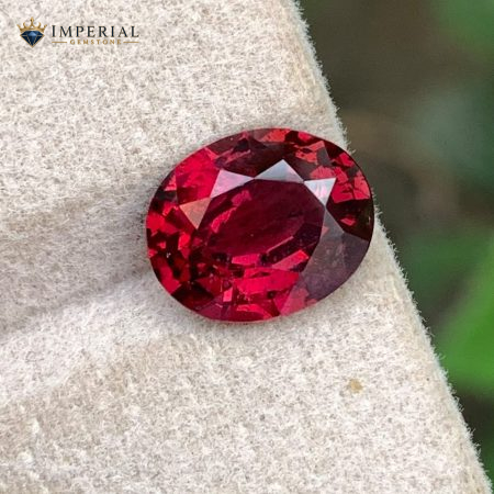 3.60 Carat Natural Rhodolite Garnet Oval Cut VS1 Tanzania - Main View