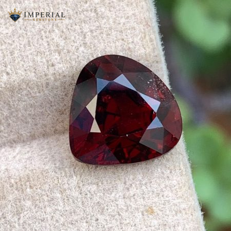 3.90 Carat Natural Rhodolite Garnet Heart Shape VS1 Tanzania - Main View 1