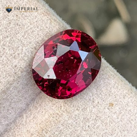 4.10 Carat Natural Rhodolite Garnet Oval Cut VS2 Tanzania - Main View