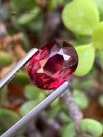4.36 Carats Certified Natural Rhodolite Garnet Tanzania - Front View 4