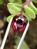 4.50 Carat Natural Rhodolite Garnet Pear Cut VS1 Tanzania - Front View 3
