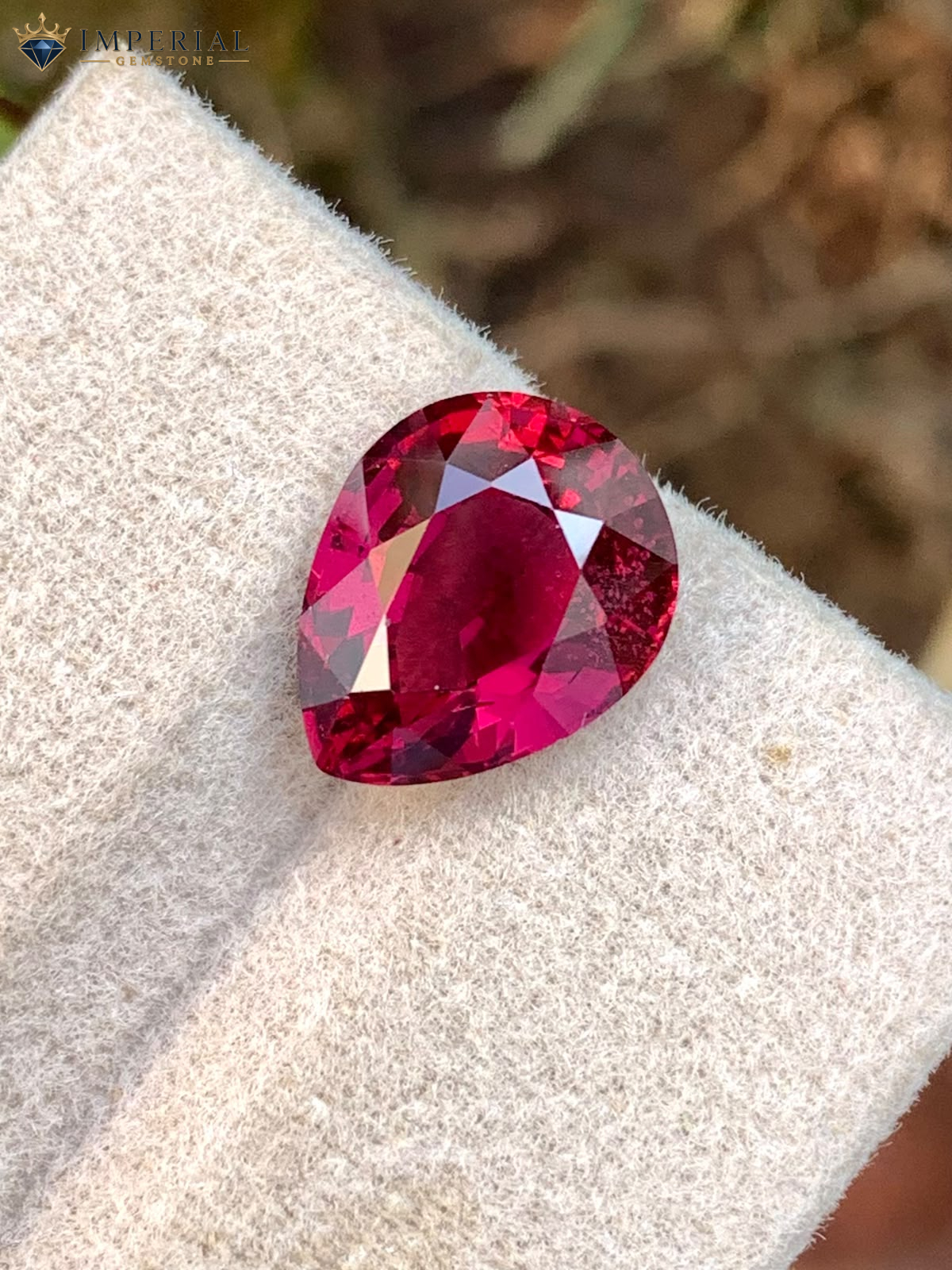 4.50 Carat Natural Rhodolite Garnet Pear Shape VS2 Tanzania 4.50 Carat Natural Rhodolite Garnet Pear Shape VS2 Tanzania - Main View 1