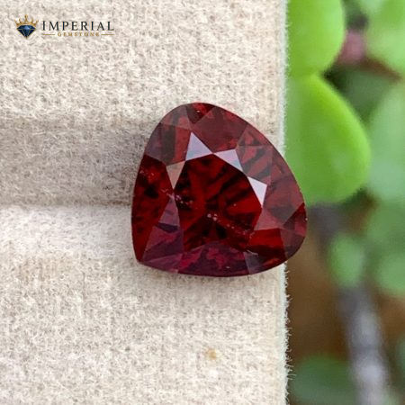 4.60 Carat Natural Rhodolite Garnet Heart Shape VS1 Tanzania - Main View 1