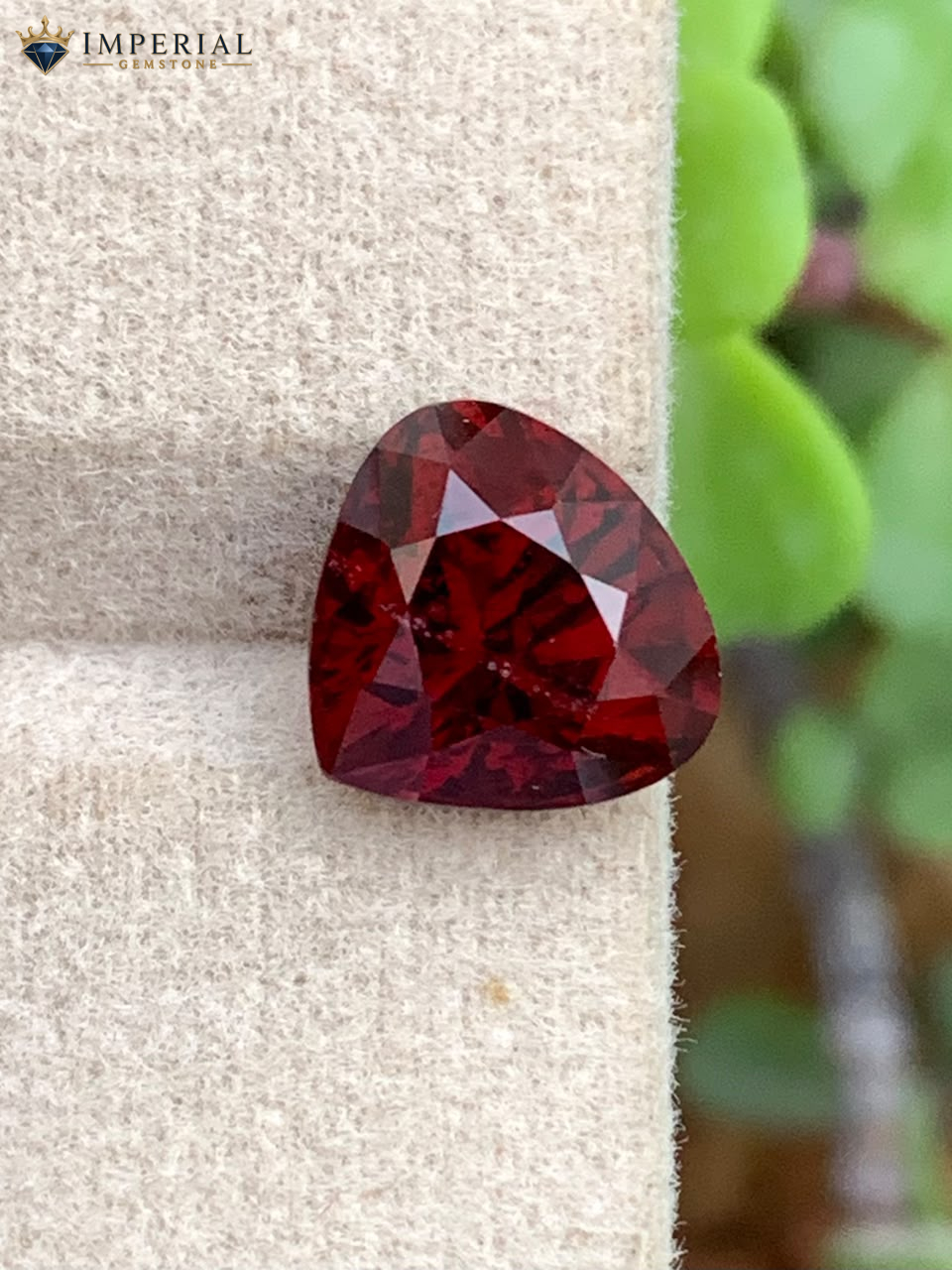 4.60 Carat Natural Rhodolite Garnet Heart Shape VS1 Tanzania 4.60 Carat Natural Rhodolite Garnet Heart Shape VS1 Tanzania - Main View 1