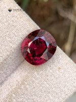 4.70 Carat Natural Rhodolite Garnet Oval Cut VS1 Tanzania - Front View 1