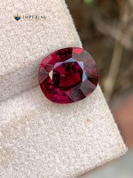 4.70 Carat Natural Rhodolite Garnet Oval Cut VS1 Tanzania - Front View 2