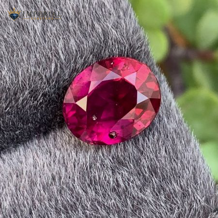 5.00 Carat Natural Rhodolite Garnet Oval Shape SI2 Tanzania - Main View 1