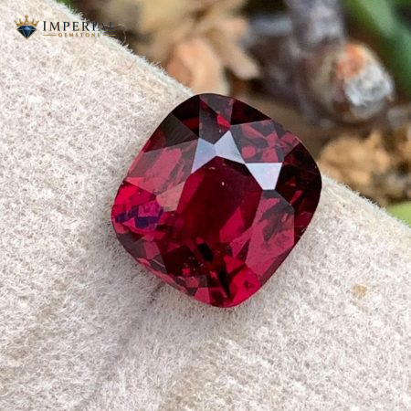 5.07 ct Certified Natural Rhodolite Garnet Cushion Tanzania - Main View