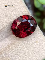 5.08 Carats Certified Natural Rhodolite Garnet Oval Tanzania - Main View