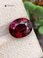 5.08 Carats Certified Natural Rhodolite Garnet Oval Tanzania - Front View 2